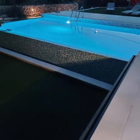 Lesandric Dalmatia Villa *
