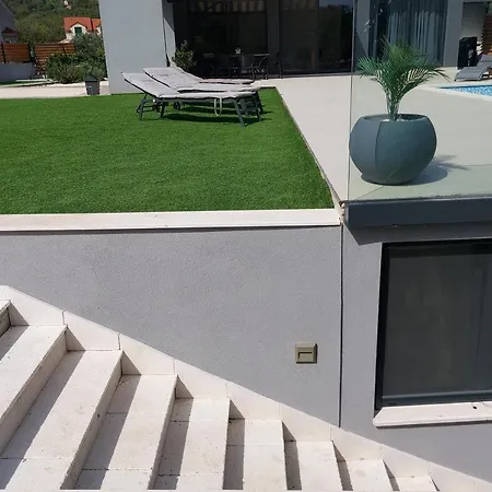 Lesandric Dalmatia Villa *